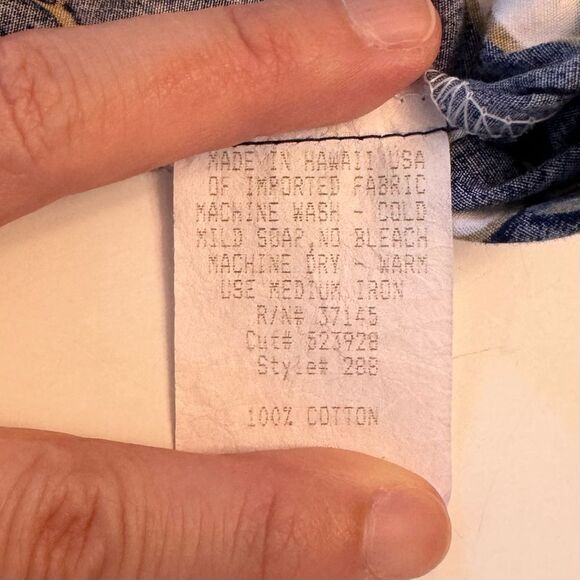 Hilo Hattie Hawaiian Shirt Navy Blue White Tan Floral Bold Button Front Shirt 1X - Picture 11 of 12